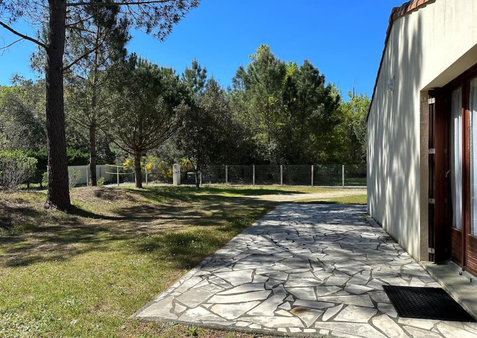Vaste Villa Au Coeur De La Pinede Les Mathes Exterior photo